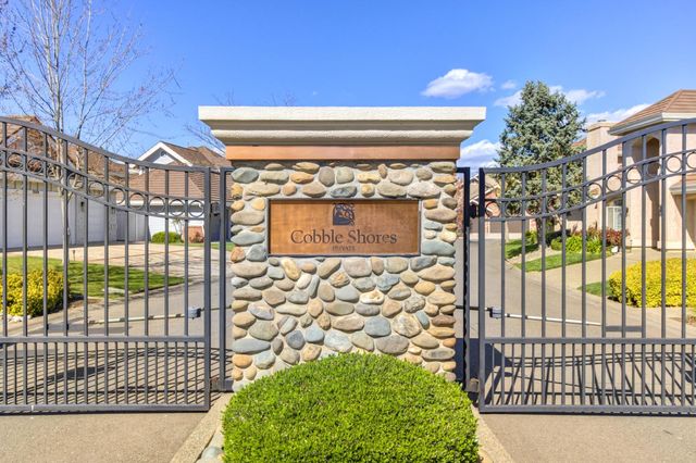 842 Cobble Cove Ln, Sacramento, CA 95831