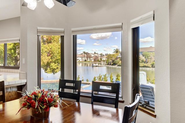 842 Cobble Cove Ln, Sacramento, CA 95831