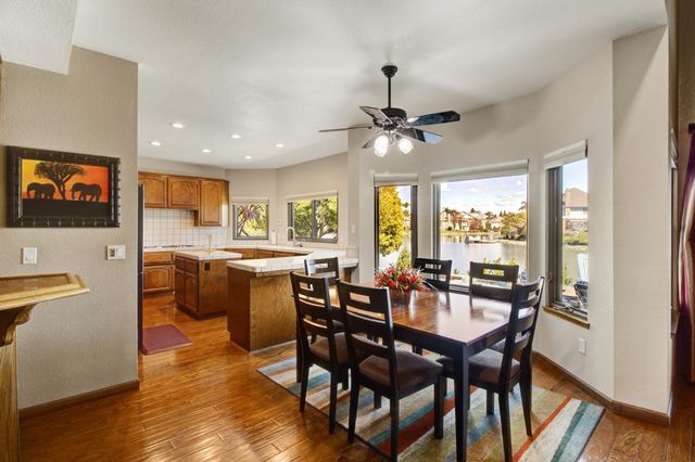 842 Cobble Cove Ln, Sacramento, CA 95831