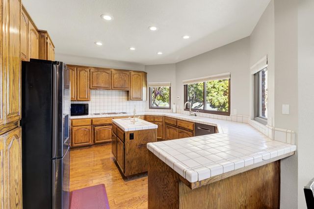 842 Cobble Cove Ln, Sacramento, CA 95831