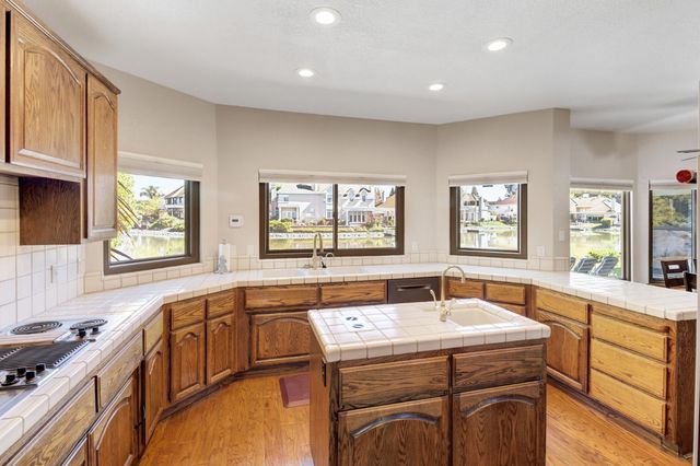 842 Cobble Cove Ln, Sacramento, CA 95831