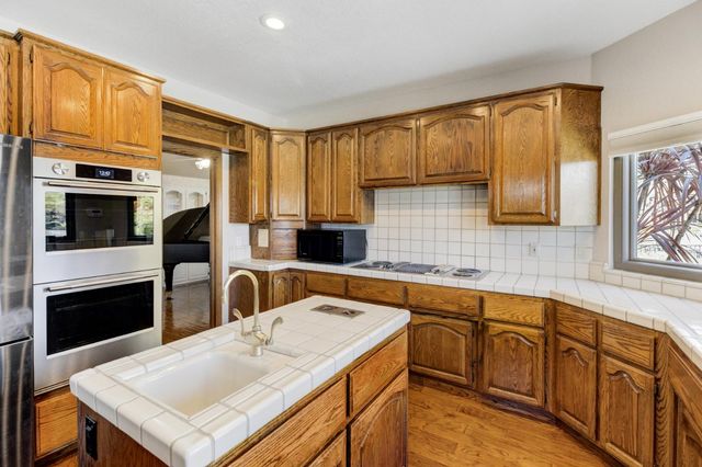 842 Cobble Cove Ln, Sacramento, CA 95831