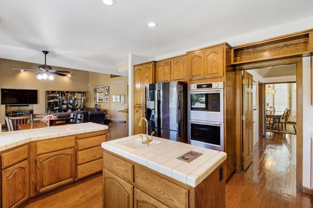 842 Cobble Cove Ln, Sacramento, CA 95831