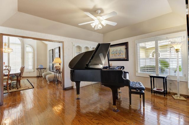 842 Cobble Cove Ln, Sacramento, CA 95831