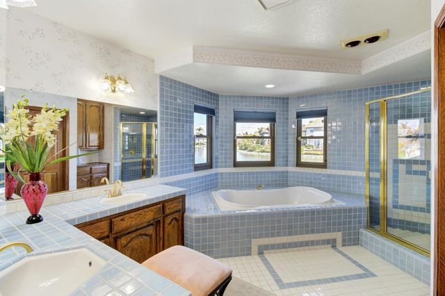 842 Cobble Cove Ln, Sacramento, CA 95831