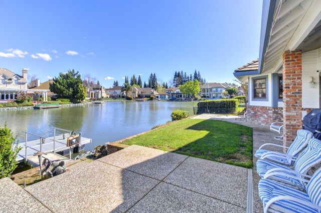842 Cobble Cove Ln, Sacramento, CA 95831