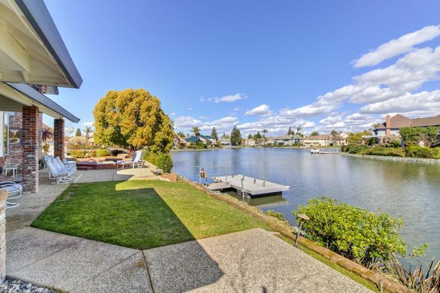 842 Cobble Cove Ln, Sacramento, CA 95831