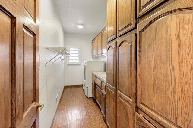 842 Cobble Cove Ln, Sacramento, CA 95831