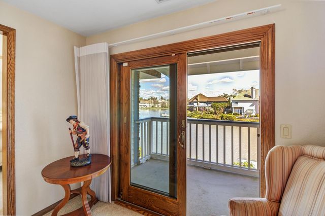 842 Cobble Cove Ln, Sacramento, CA 95831