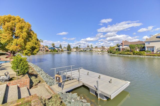 842 Cobble Cove Ln, Sacramento, CA 95831