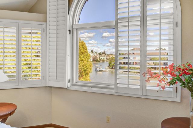 842 Cobble Cove Ln, Sacramento, CA 95831