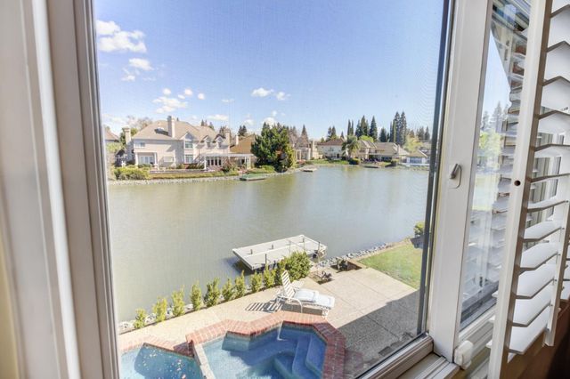 842 Cobble Cove Ln, Sacramento, CA 95831