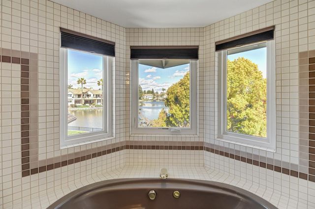 842 Cobble Cove Ln, Sacramento, CA 95831