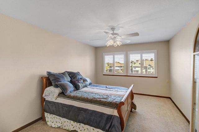 842 Cobble Cove Ln, Sacramento, CA 95831