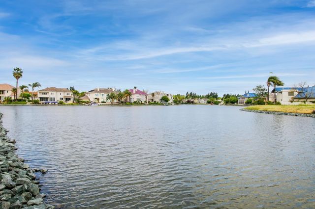 842 Cobble Cove Ln, Sacramento, CA 95831