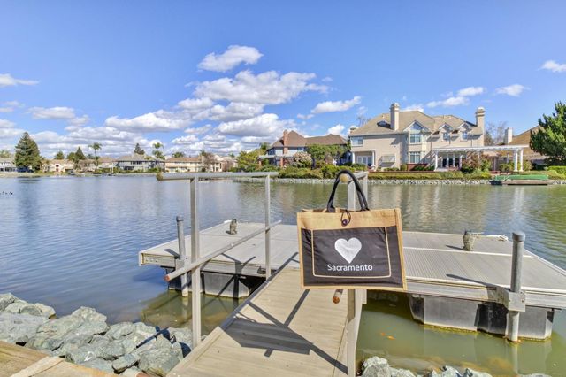 842 Cobble Cove Ln, Sacramento, CA 95831