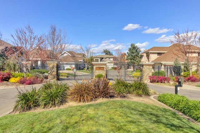 842 Cobble Cove Ln, Sacramento, CA 95831