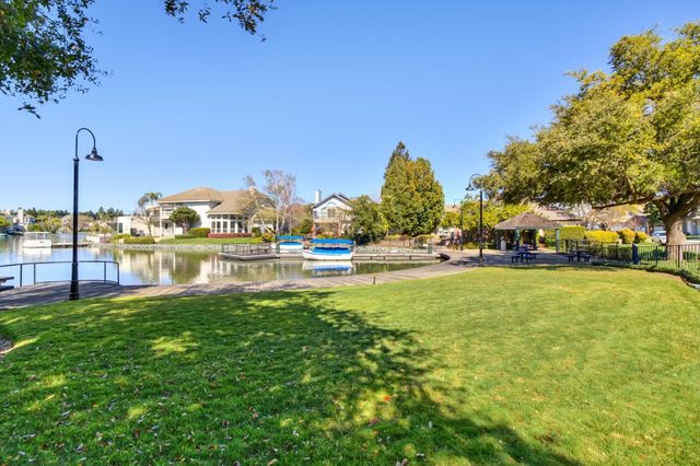 842 Cobble Cove Ln, Sacramento, CA 95831