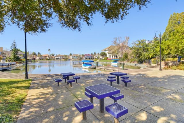 842 Cobble Cove Ln, Sacramento, CA 95831