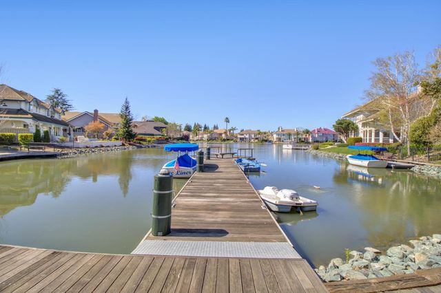 842 Cobble Cove Ln, Sacramento, CA 95831