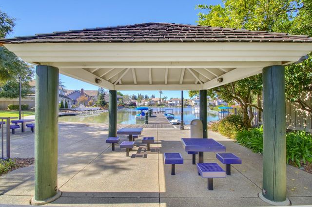 842 Cobble Cove Ln, Sacramento, CA 95831