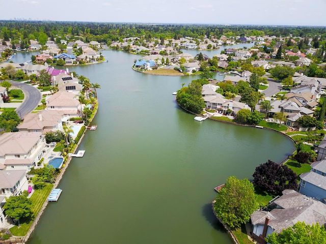 842 Cobble Cove Ln, Sacramento, CA 95831