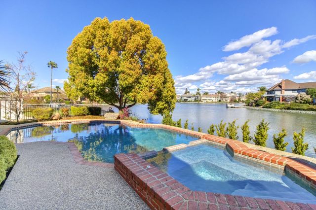 842 Cobble Cove Ln, Sacramento, CA 95831