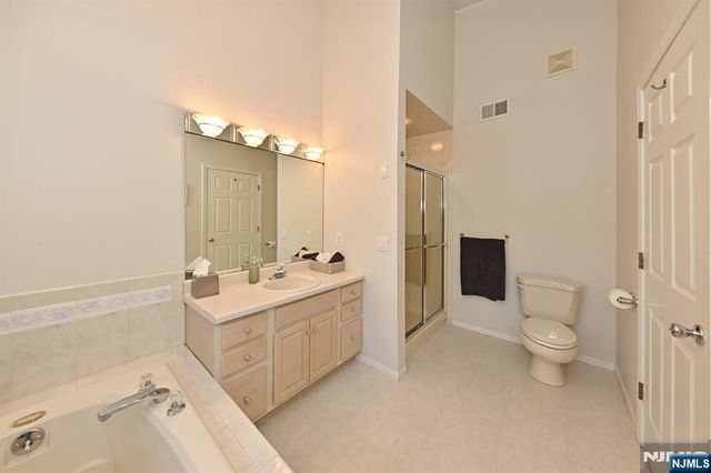 6 Schill Place, Hillsdale, NJ 07642