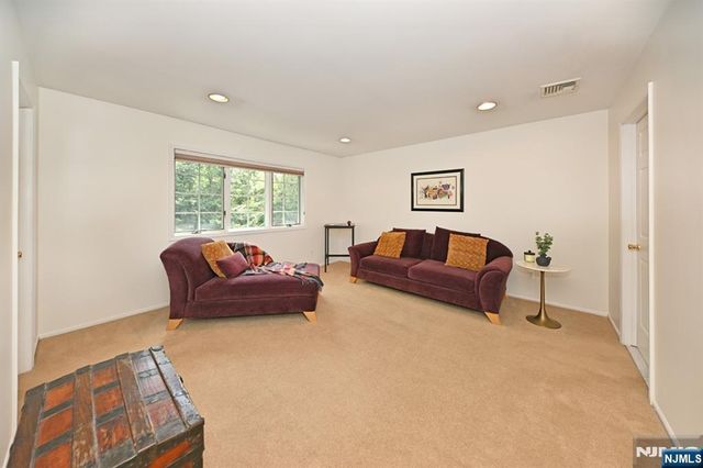 6 Schill Place, Hillsdale, NJ 07642