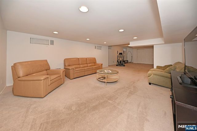 6 Schill Place, Hillsdale, NJ 07642