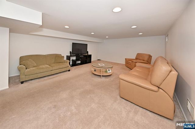 6 Schill Place, Hillsdale, NJ 07642