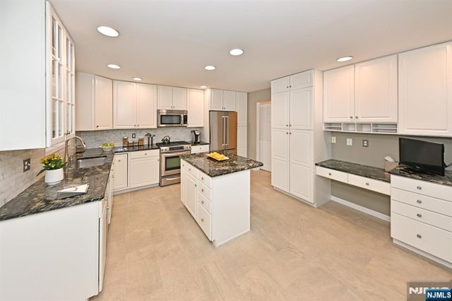 6 Schill Place, Hillsdale, NJ 07642