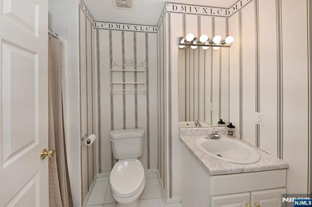 6 Schill Place, Hillsdale, NJ 07642