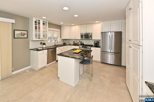 6 Schill Place, Hillsdale, NJ 07642