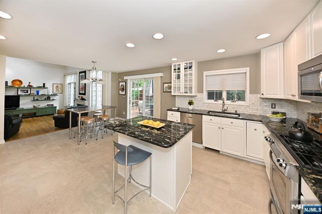 6 Schill Place, Hillsdale, NJ 07642