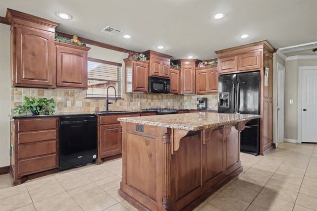 14391 N Sandstone Avenue, Skiatook, OK 74070