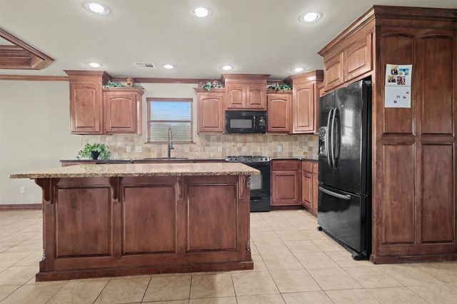 14391 N Sandstone Avenue, Skiatook, OK 74070