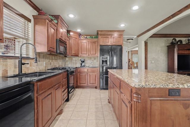 14391 N Sandstone Avenue, Skiatook, OK 74070