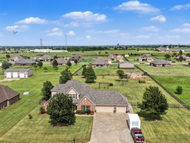 14391 N Sandstone Avenue, Skiatook, OK 74070