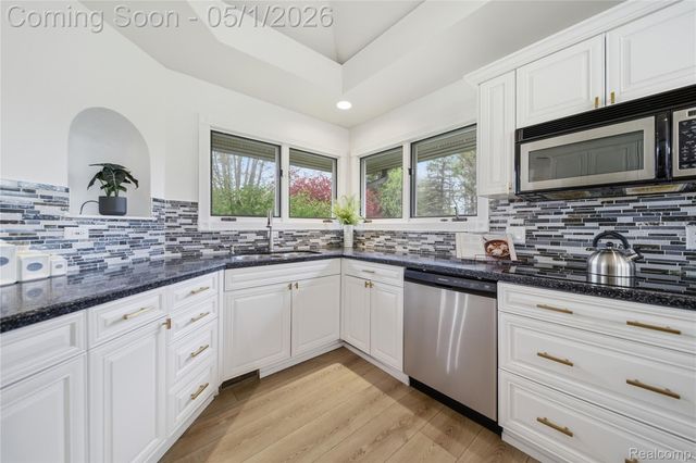 7527 Koby Court, White Lake Charter Township, MI 48383