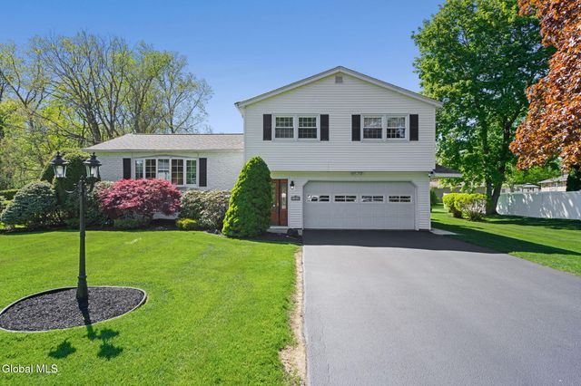 4 Country Fair Lane, Glenville, NY 12302