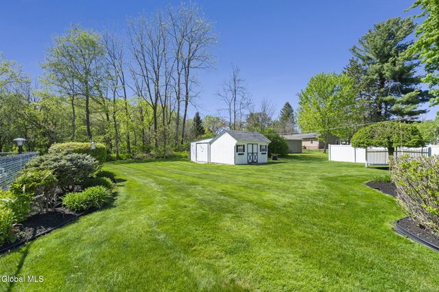 4 Country Fair Lane, Glenville, NY 12302