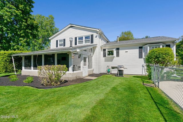 4 Country Fair Lane, Glenville, NY 12302