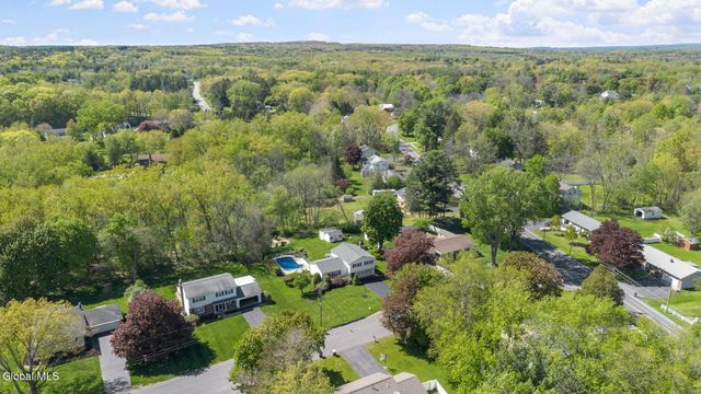 4 Country Fair Lane, Glenville, NY 12302