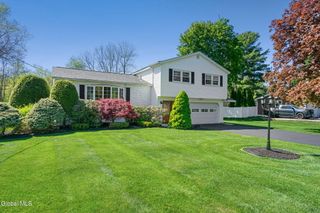 4 Country Fair Lane, Glenville, NY 12302