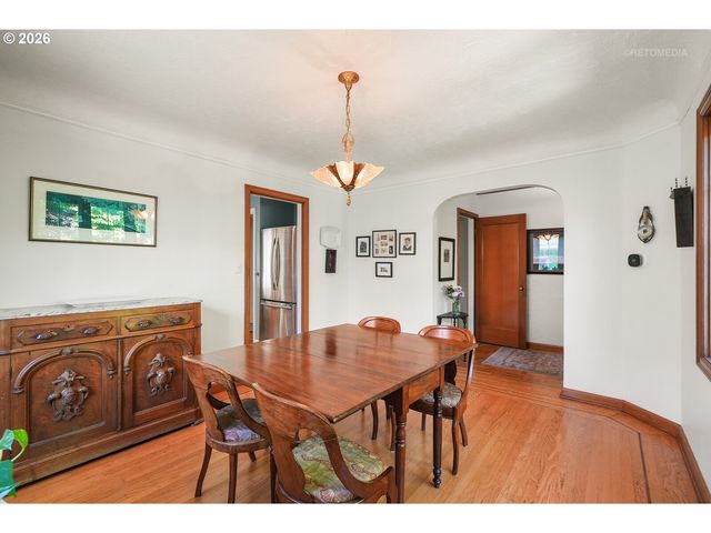 608 Ne FLORAL Pl, Portland, OR 97232