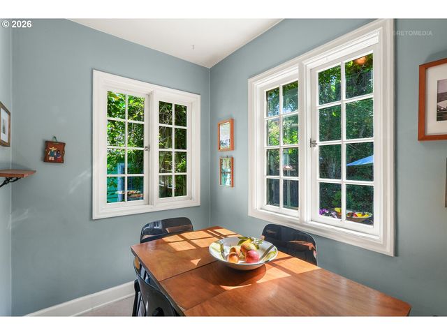 608 Ne FLORAL Pl, Portland, OR 97232