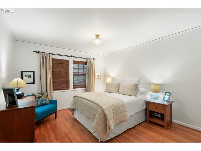 608 Ne FLORAL Pl, Portland, OR 97232