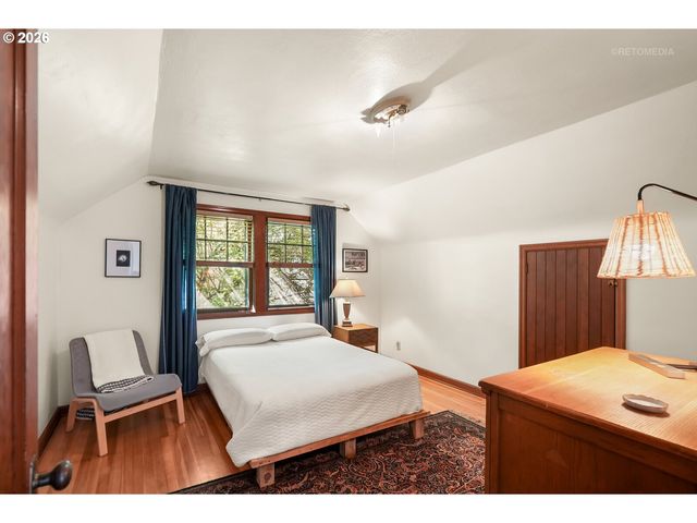 608 Ne FLORAL Pl, Portland, OR 97232