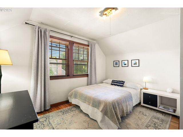 608 Ne FLORAL Pl, Portland, OR 97232